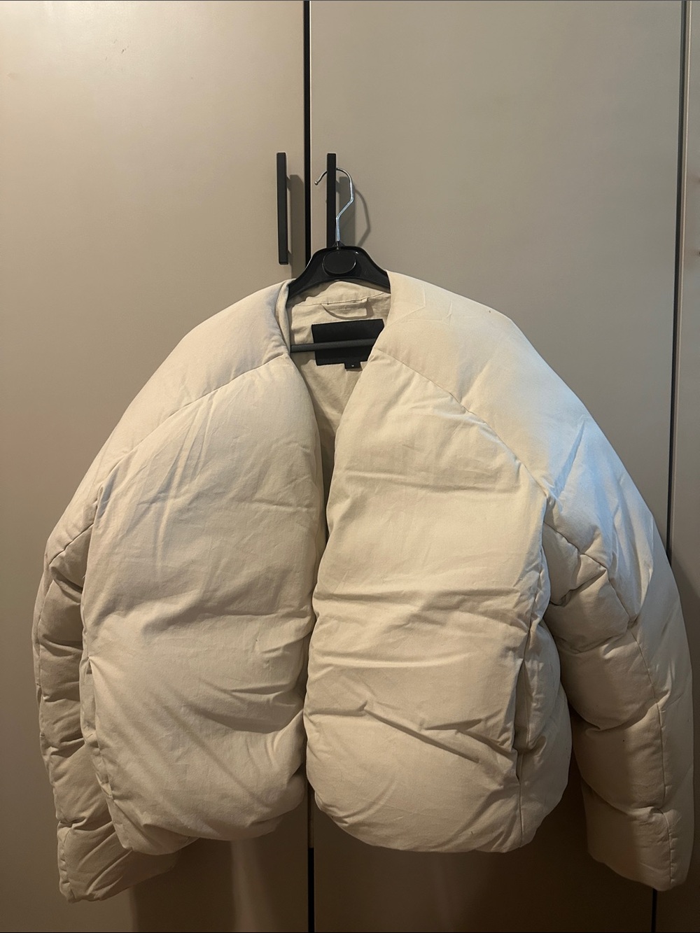 Entire Studios Cropped Puffer Jacket in Cream Size M